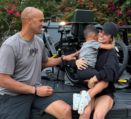 NFL hall of Famer, Jason Taylor and his wife with their new Aventon Cargo E-Bikes from Mack Cycle