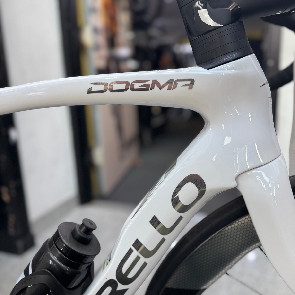 Pinarello Dogma F Dura Ace Di2 Carbon Road Bike with Princeton Wake 6560 - B633 - Crystal White -  54cm
