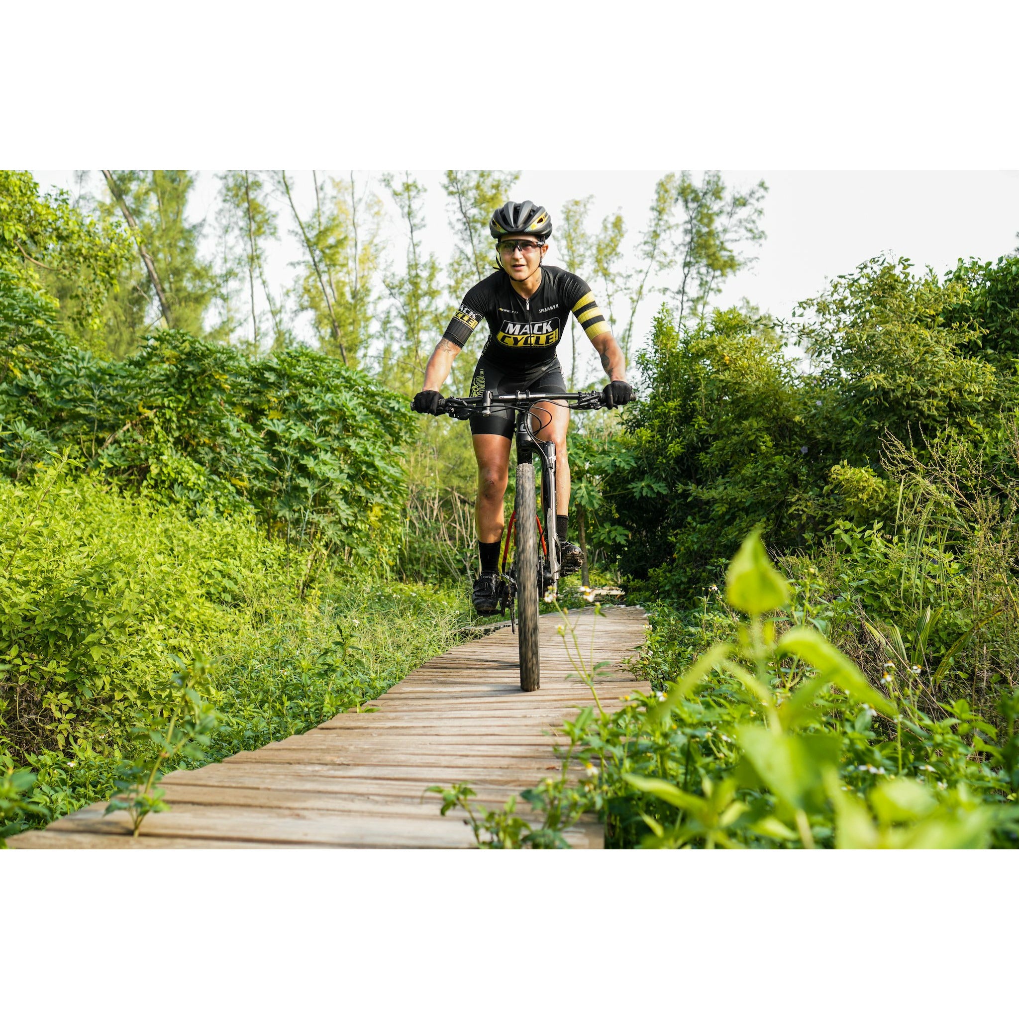 Bavie Grafals Riding her Cannondale F-Si Carbon 2 at the Virginia Key Mountain Bike Trails in Miami