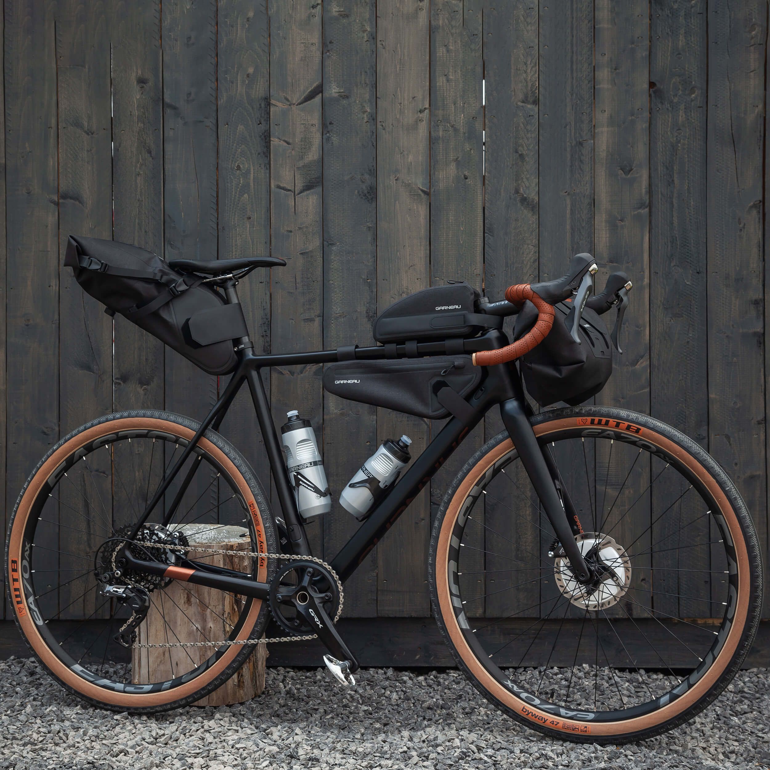 https://mackcycle.com/cdn/shop/products/louis-garneau-g-road-top-frame-bike-bag-4.jpg?v=1648169413